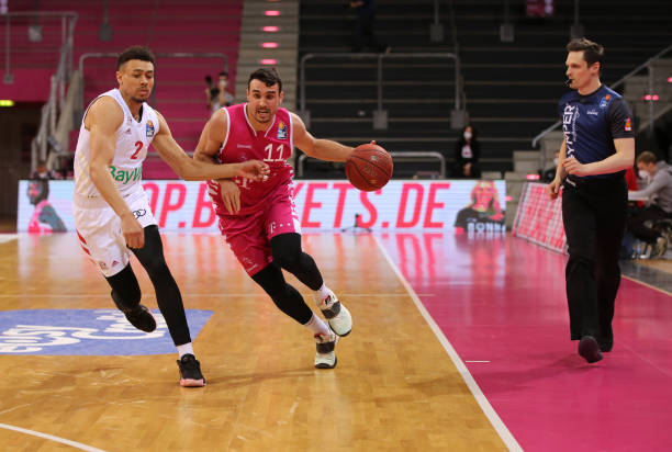 年轻队员的 年轻队员的