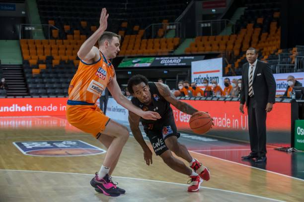 年队展现了 年队展现了